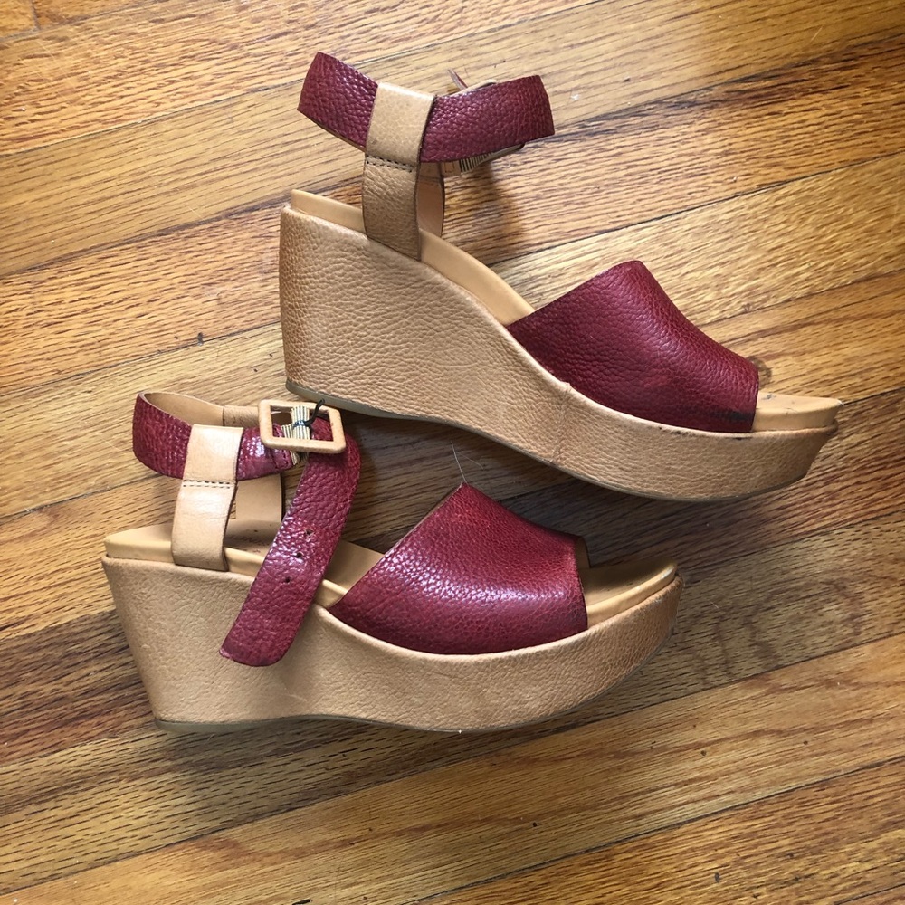 Cute red korkease platforms